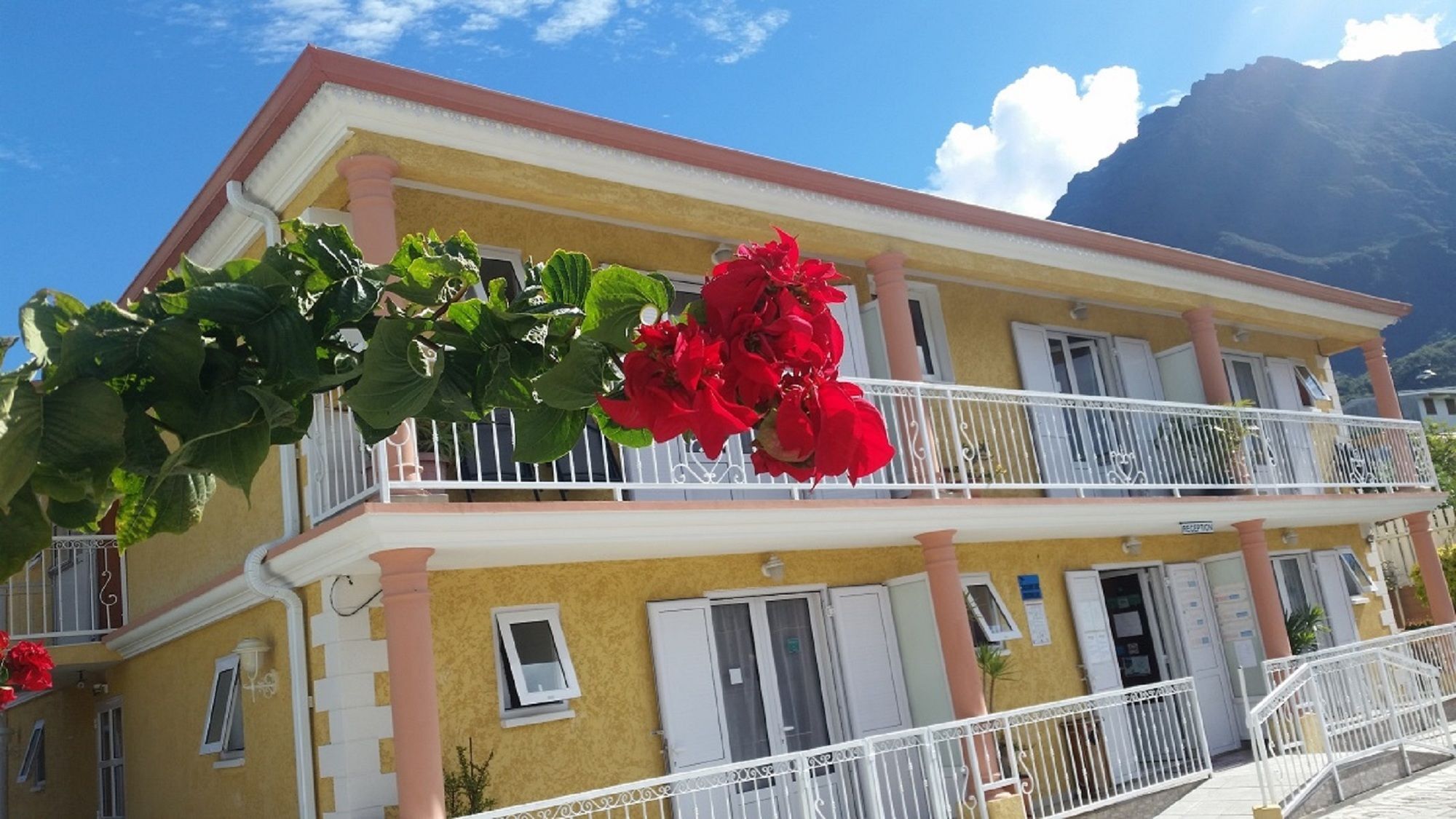 Residence Hoteliere Otroiza Cilaos Luaran gambar